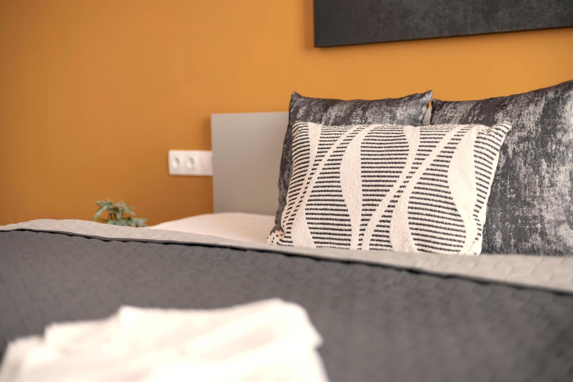 Exclusive Central 3Bedrm Stylish Residence By Prestige Homes Budapest Luaran gambar
