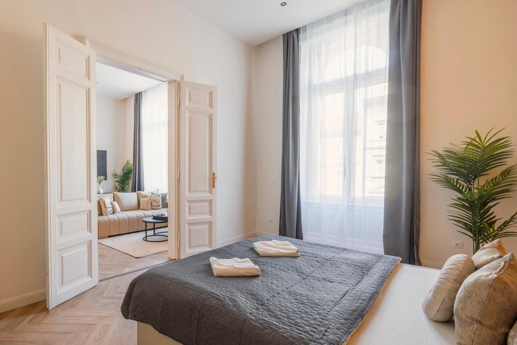 Exclusive Central 3Bedrm Stylish Residence By Prestige Homes Budapest Luaran gambar