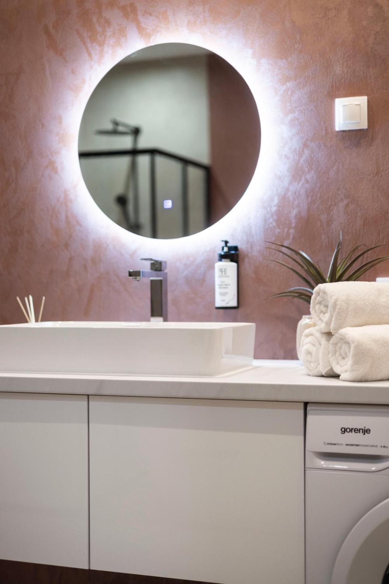 Exclusive Central 3Bedrm Stylish Residence By Prestige Homes Budapest Luaran gambar